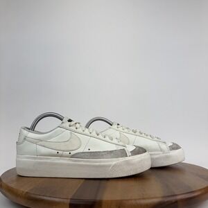 Womens Nike Blazer‎ Platform Low Faux Leather White Skate Sneakers Size 8.5 M